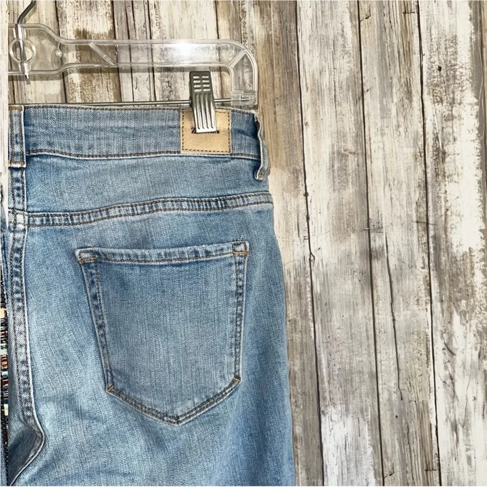 Zara Light Wash Side Embelished Fray Ankle Jeans Distressed Women’s 6 - Picture 6 of 8